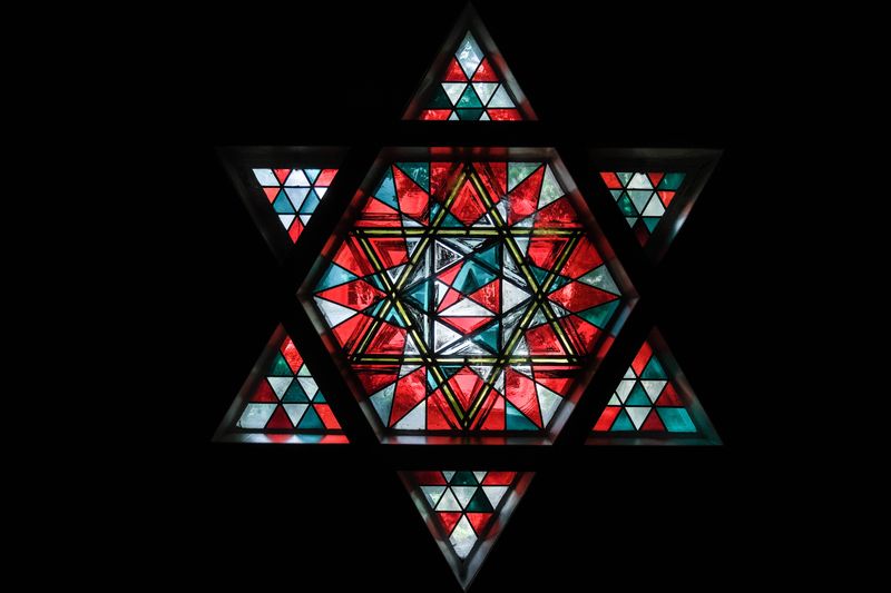 Fenster der Neuen Synagoge in Trier. Foto: © Roman Kasselmann